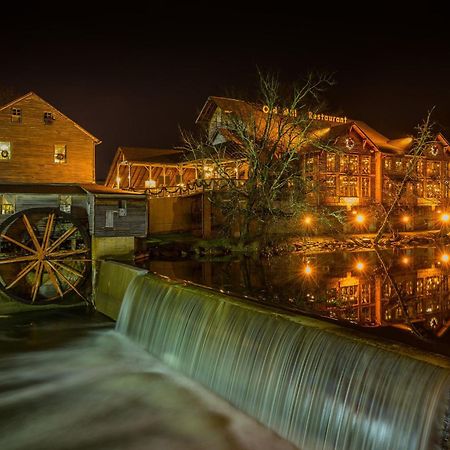 Peaceful In The Pines By Distinctive Getaways Villa Pigeon Forge Bagian luar foto